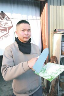 ＜私の相棒＞１２　こて<br />１級左官技能士・中村健介さん（３１）射水市