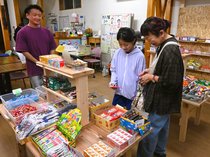 氷見の商店街に駄菓子屋オープン/県内で撮影の舘ひろし主演映画を車内アナウンスでPR【子育て応援!役立つ記事インデックス】(10月14日~10月20日)
