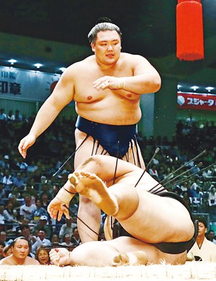 朝乃山、隠岐の海下し連勝　名古屋場所２日目