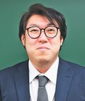 カラフル<br />富山・金沢育英センター予備校部校長・須原良さん