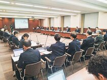 １０６万円の壁撤廃へ支援　厚労省提案、企業が保険料肩代わり
