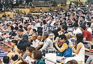 観客“将来性”に声援　土俵入り　番記者通信