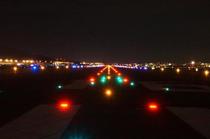 滑走路に警告灯導入、進む対策