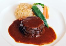 国産豚バラ肉の赤ワイン煮込み