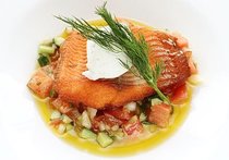 サーモンステーキ　フレッシュトマトソース