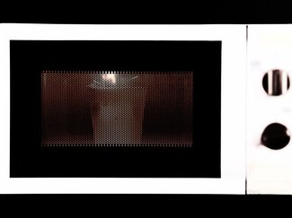 カップ麺を電子レンジで温めると…　何でも「チン」は危険