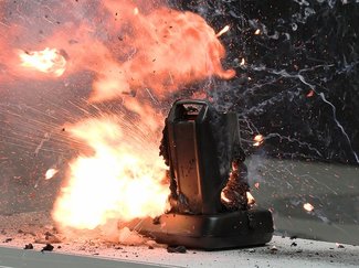 身近な電化製品がいきなり発火… リチウムイオン電池搭載機器の事故に注意