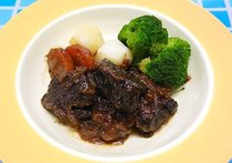 牛頬肉のワイン煮込み