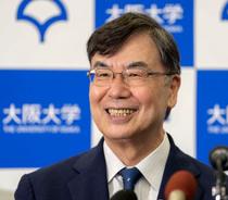 坂口氏、「光栄」かみしめ笑顔