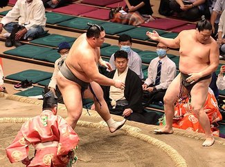 朝乃山快勝、６勝１敗で締め　大相撲秋場所