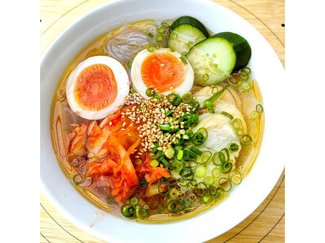 暑い季節にぴったり!しらたきで簡単糖質オフ冷麺【休日のレシピ(15)】