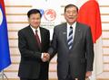 首相、ラオスと関係強化で一致