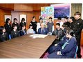 理想の南砺市へ田中市長に願い伝える　市内小中学生