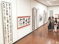 １００人、墨の表現追求　県民会館で県書道連盟展、大作そろう