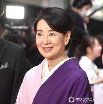 吉永小百合、33年ぶり東京国際映画祭へ 麗しい着物姿でレッドカーペットトップバッターに登場