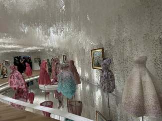 「商品」を「芸術」として演出する／中野香織