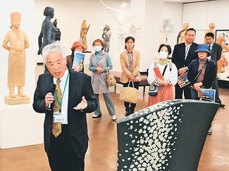 作品への思い熱く、県内作家解説会が初の毎日開催　第１１回日展富山展