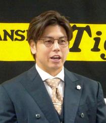 梅野は２５％減で単年契約