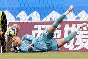 愛媛－富山　前半、ＧＫ田川が好セーブを見せる