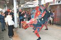 地鉄応援へ勇壮な獅子舞　黒部・宇奈月温泉駅、青年団がホームで披露