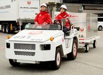 外国免許で空港作業車を運転