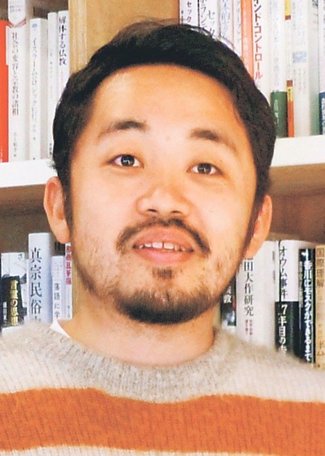 けさの人<br />空き家を書庫に改装し３万冊超の蔵書を公開している釈大智（しゃく・だいち）さん