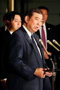 首相、方針転換の混乱陳謝
