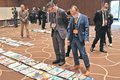 子どもの目線で両親描く　富山で小学生図画コンクール審査会、３１１２点ずらり