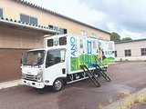 県外で導入されたトイレトラック。県はクラウドファンディングで導入費用の一部を募る