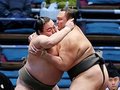朝乃山復帰戦、押し出しで白星スタート　大相撲春場所初日