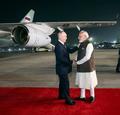 インド・ロシア首脳、握手し抱擁