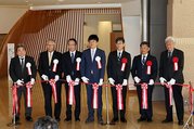開会式で行われたテープカット