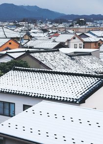 冷え込む朝、雪うっすら　県内９カ所で気温最低