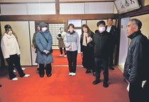 観光ガイドの後継者養成　南砺・城端で講座、善徳寺の歴史学ぶ