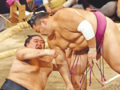 朝乃山３勝目、正代を寄り切り　大相撲九州場所１４日目