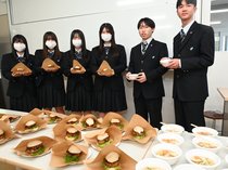 イノシシ肉食べて　氷見高生、ハンバーガー・真空乾燥みそ汁 考案