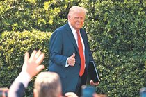 「米国第一」二転三転　トランプ政権１００日、支持率下落 熱気に陰り