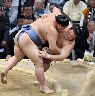朝乃山 正代に屈し３敗目　九州場所５日目