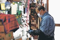 借り入れ負担・不安増大　長期金利２％超、輸入品値下がり期待も