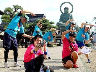 高岡の名所、走って観光 富山マラソンの気分味わう